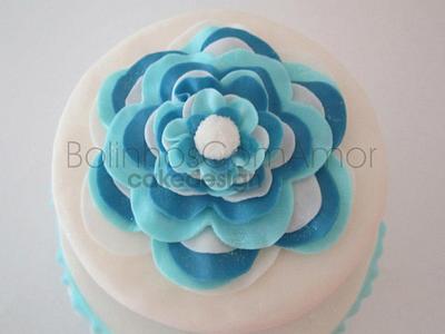Blue Cake - Cake by Bolinhos com Amor 