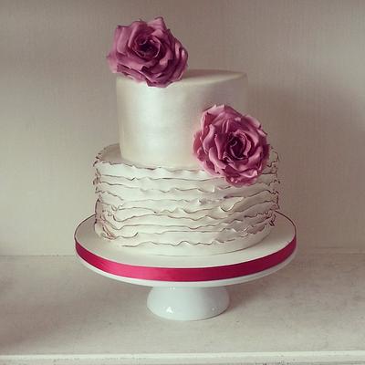 vintage rose wedding cake - Cake by Loutjes Taarten