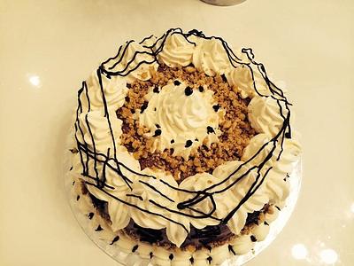 Fresh cream and chocolate cake - Cake by Malika