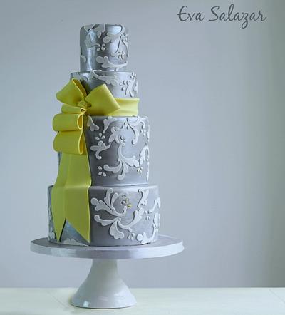 Perlized Grey with yellow bow - Cake by Eva Salazar 