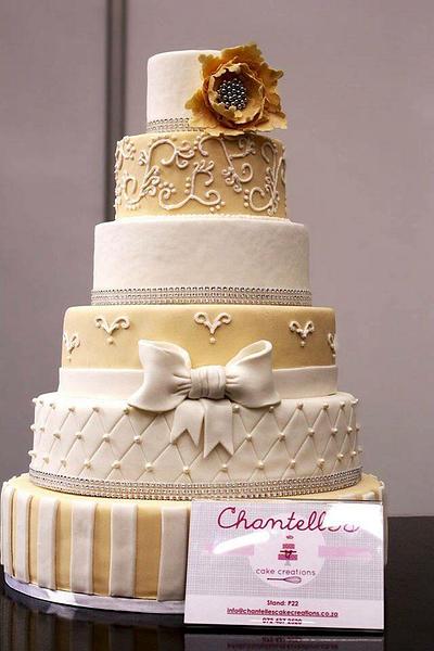 Ivory and white Wedding - Cake by Chantelle's Cake Creations