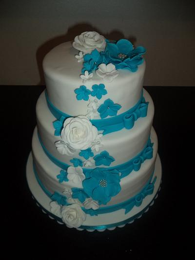 White and blue - Cake by Natasja