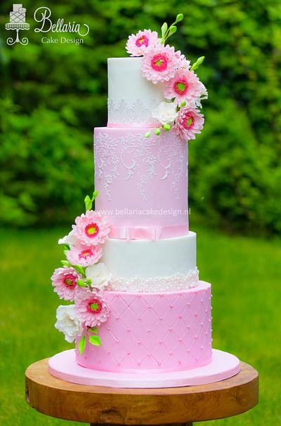 Pretty pink Gerbera Daisy  - Cake by Bellaria Cake Design 
