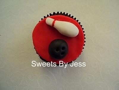 Bowling (cupcake topper) - Cake by Jess B