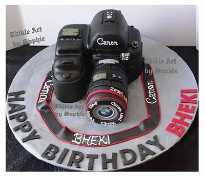 Canon Camera Cake;) - Cake by sophia haniff