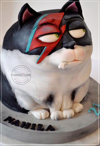 Bowie the cat! - Cake by Evangeline.Cakes 