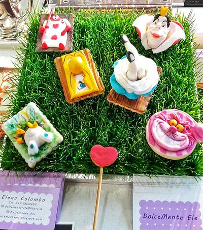 Alice in Wonderland's cookies - Cake by DolceMenteEle