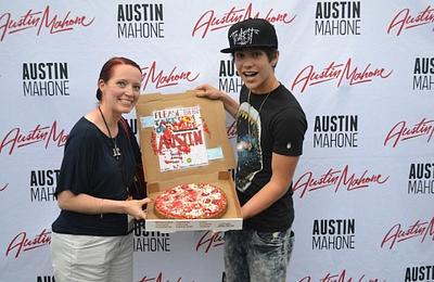 Austin Mahone Pizza cookie - Cake by queenofthecupcakes