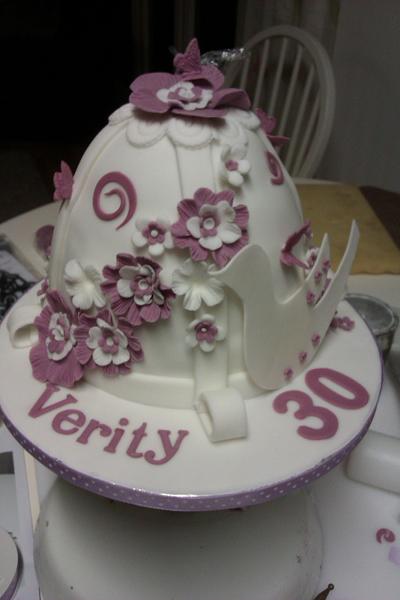 Birdcage themed cake - Cake by Suzanne