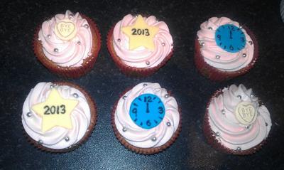 New Year cupcakes with coal!! :D - Cake by Kirsty