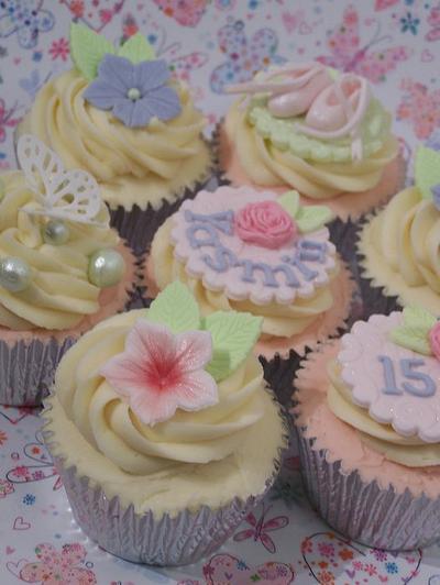 Birthday Cupcakes - Cake by SueC