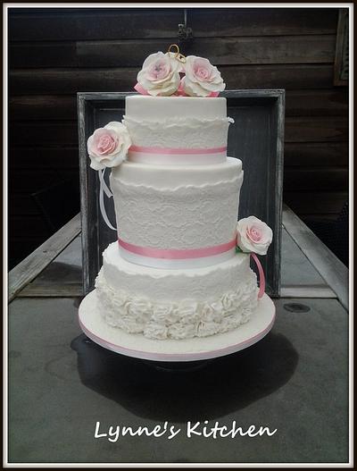 White and Pink Weddingcake - Cake by LynnesKitchen