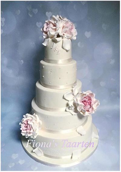 Wedding cake romantic  - Cake by Fionastaarten13