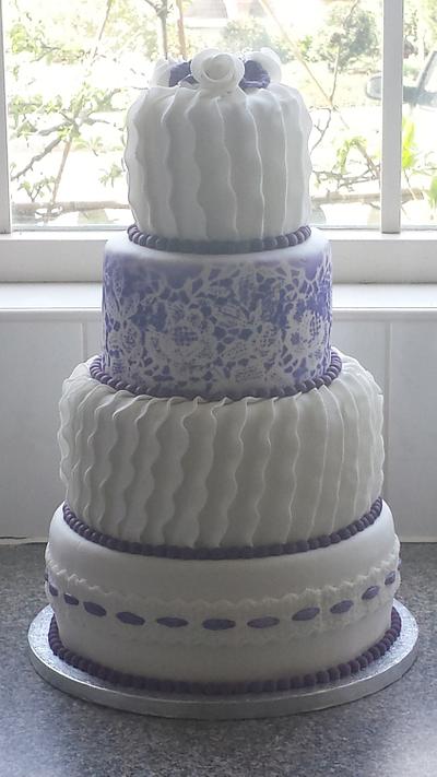 Ruffled White & Purple Weddingcake - Cake by Sweet Babycakes