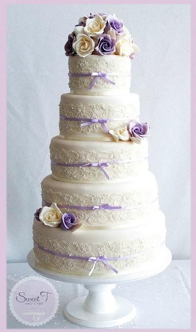Lilac ad Ivory Soft Romance - Cake by Tina