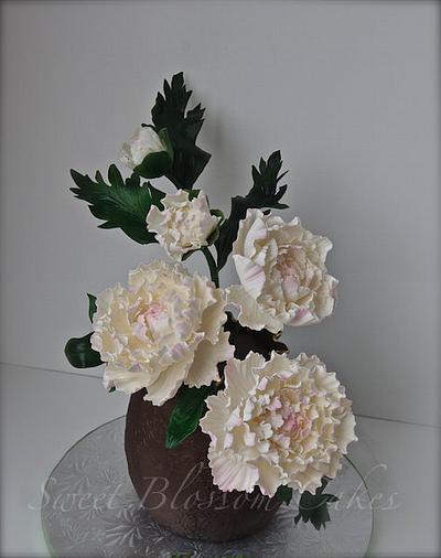 Peonies in the vase - Cake by Tatyana