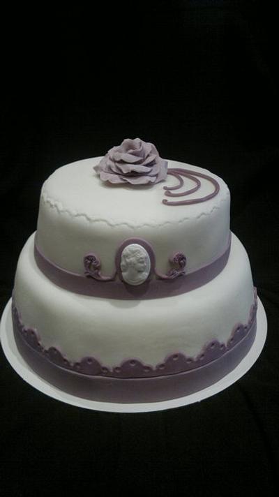 Violet and white elegant cake - Cake by Karin Ganassi
