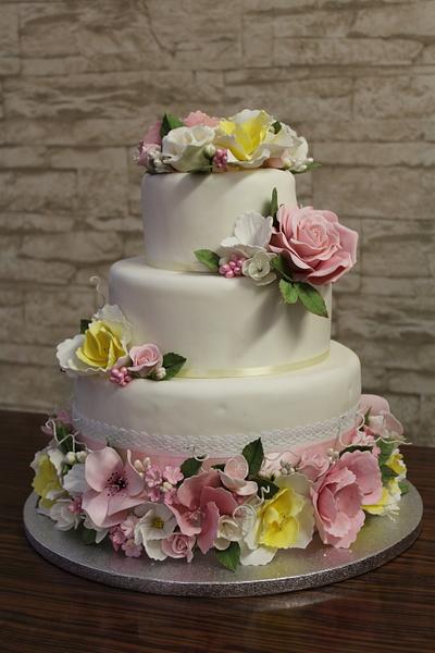 Flower wedding cake - Cake by Hubler