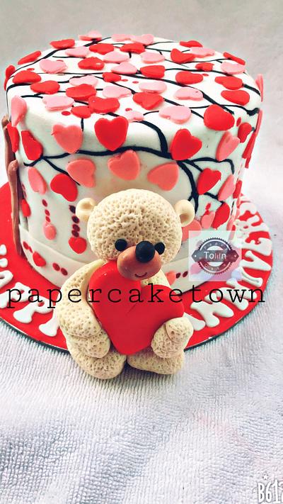 wedding cake with love hearts - Cake by sheenam gupta