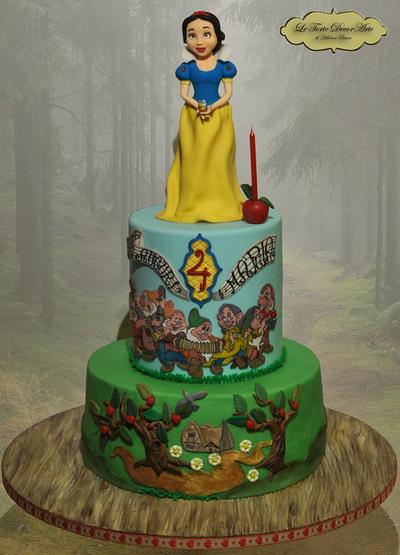 Snow White and the Dwarf's Band - Cake by Adelina Baicu Cake Artist