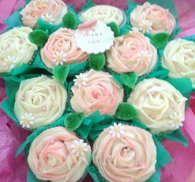 12 Cupcake Bouquet - Cake by kimlinacakesandcraft