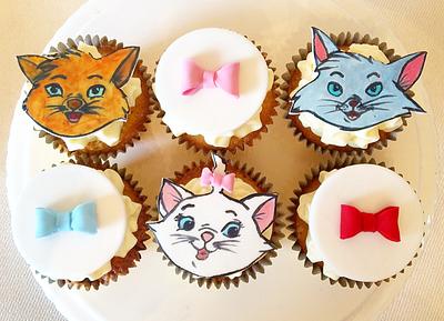 Aristocats cupcakes! - Cake by Beth Evans