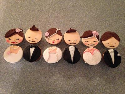 Bride and Groom cupcakes - Cake by Marlene Evans