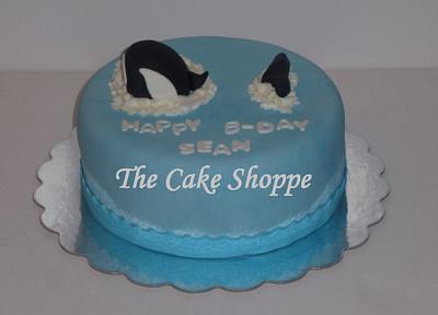 killer whale cake - Cake by THE CAKE SHOPPE