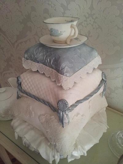 Silver tea cup cushion cake - Cake by suz