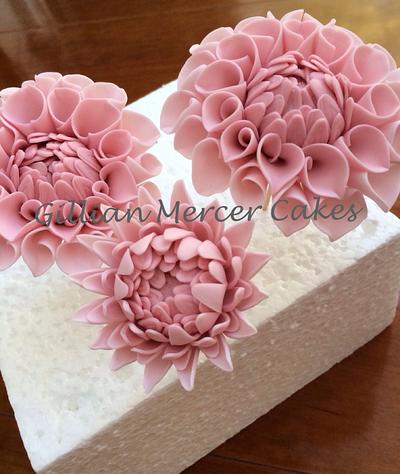 Dahlias  - Cake by Gillian mercer cakes 