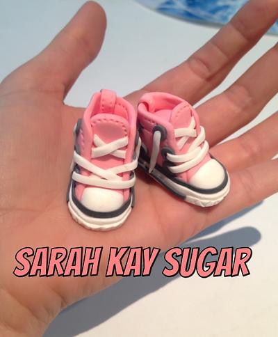 My first baby Converse for a doll^^ - Cake by Sarah Kay Sugar