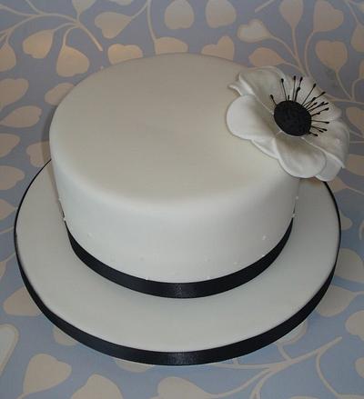Simple black & white cake - Cake by That Cake Lady