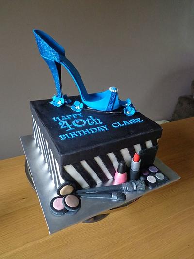 Shoe on a shoe box cake - Cake by Zoe White