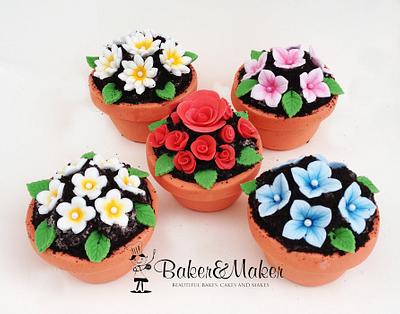 Plantpot cupcakes! - Cake by Tammy Barrett