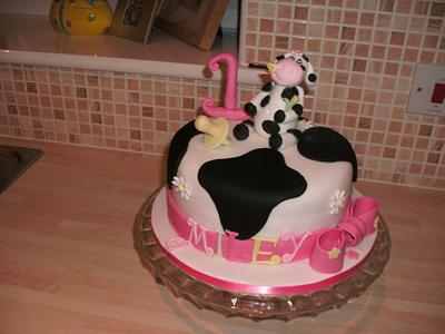 Miley Moo - Cow Cake - Cake by Lisa