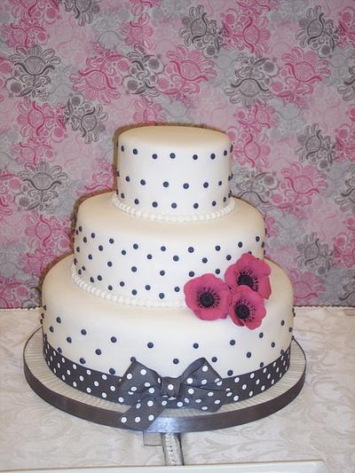 Anemone Wedding Cake - Cake by lynnda