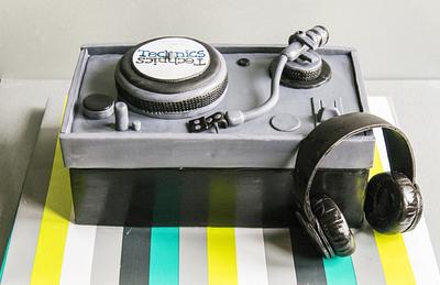 DJ Cake - Cake by Laura Dachman