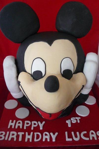 Mickey Mouse - Cake by LauraSprinkles