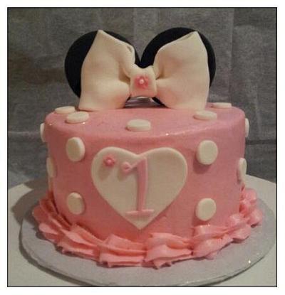 Minnie Mouse - Cake by Michelle