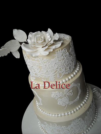 a rose and lace  - Cake by la delice 
