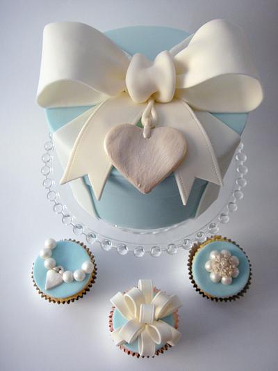 Tiffany´s Cake and Cupcakes - Cake by Israel
