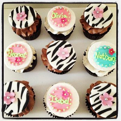 Zebra print cupcakes - Cake by funkyfabcakes