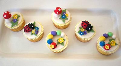 Garden bugs cupcakes - Cake by theglamorouscakes