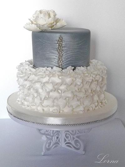 Silver & white ruffles.. - Cake by Lorna