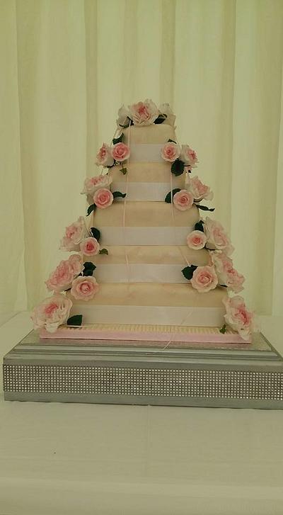 Saved from disaster Wedding cake - Cake by Putty Cakes