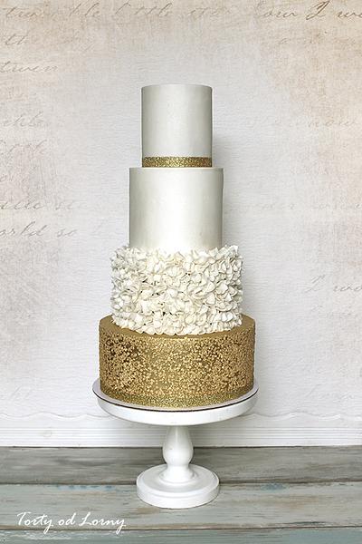 Gold ang ruffles - Cake by Lorna