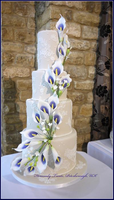 Calla lily Wedding Cake - Cake by Heavenly Treats by Lulu