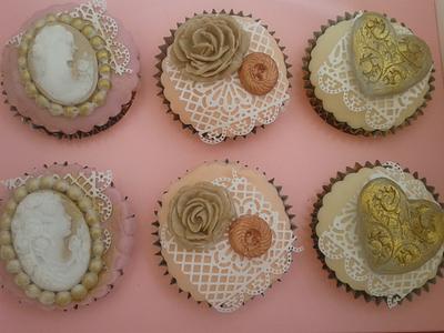 Cameo and trinkets Vintage cupcakes - Cake by Karen's Kakery