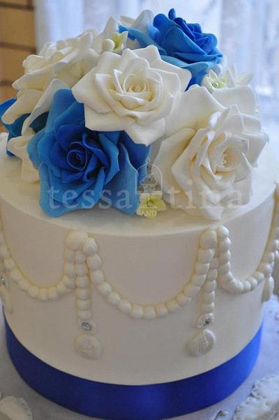 Royal blue roses - Cake by tessatinacakes