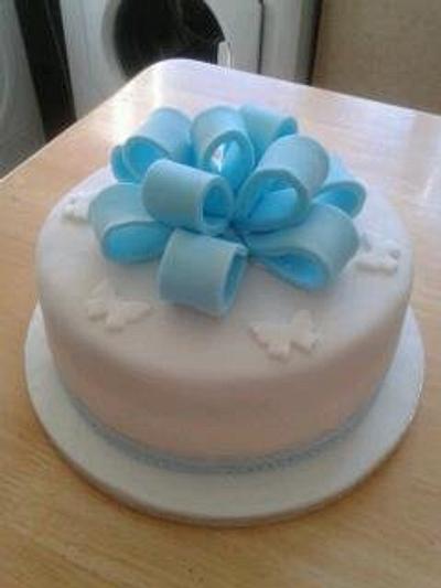 My first fondant covered cake. - Cake by Zoe White